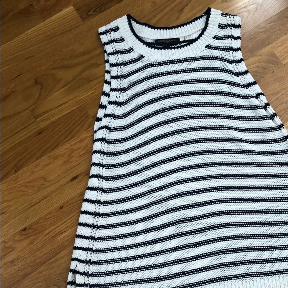SOLDBanana Republic Loose Knit Sleeveless Sweater
